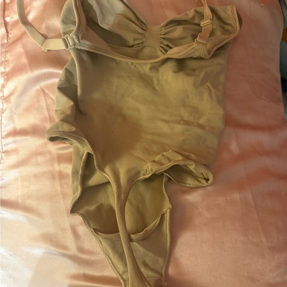 SKIMS Light Tan Bodysuit - Picture 2 of 3
